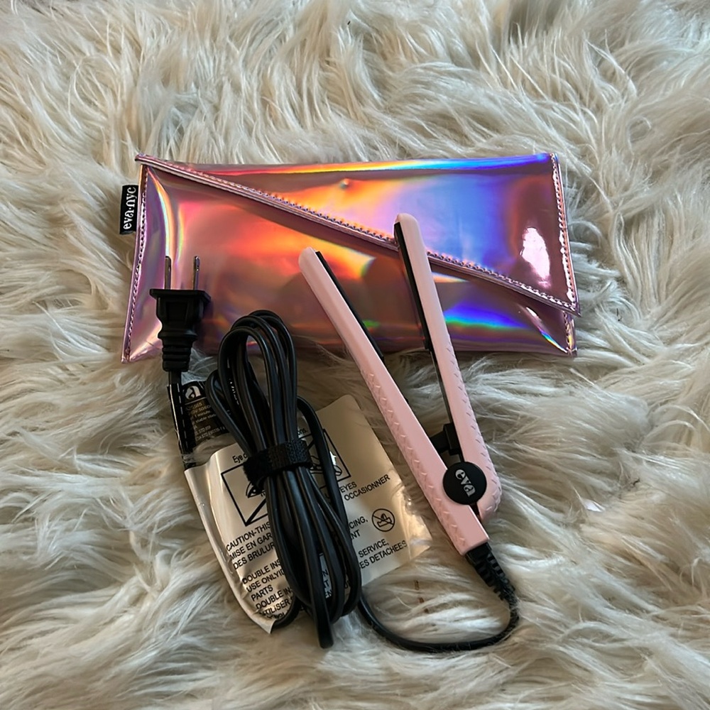 Eva/NYC Portable Mini Straighthtner With Holographic Travel Case